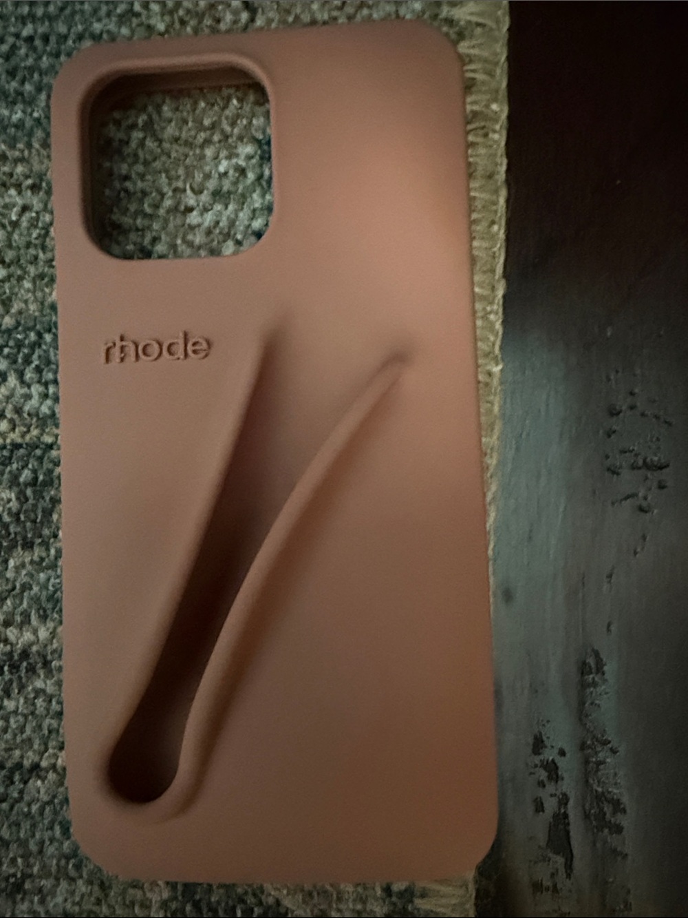 Rhode Silicone Phone Case in Toast - iPhone 15 Pro Max
